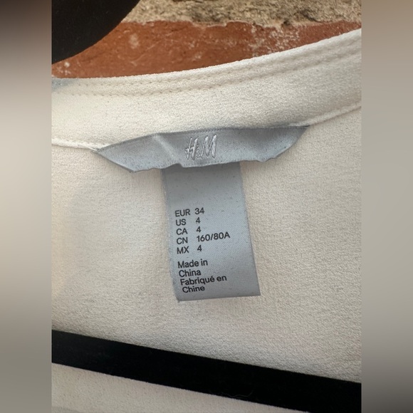 H&M button down top - Picture 3 of 3